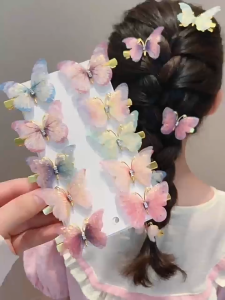 จัดส่งรวดเร็ว (ซื้อ 2 แถม 1) ได้รับความนิยมสูงสุดตอนนี้กิ๊บติดผมรูปผีเสื้อเคลื่อนไหวสไตล์เกาหลี 5 ชิ้นสำหรับเด็ก กิ๊บติดผมเปียแบบเจ้าหญิง กิ๊บติดผมน่ารักสำหรับเด็กผู้หญิง