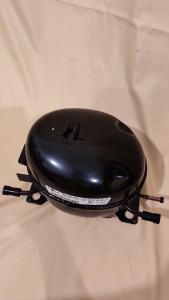 CMA069 COMPRESSOR / KOMPRESOR / COMPRESOR KULKAS LG CMA069LHEM 1/4 134 (+ PACKING KAYU)