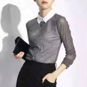 เสื้อเชิ้ตผู้หญิงแขนยาวทรงสลิมฟิตแบบลำลองใหม่สำหรับฤดูใบไม้ผลิปี 2025 ทรงคอโปโล กระดุมหลายตัว ผ้าไนลอน 100%