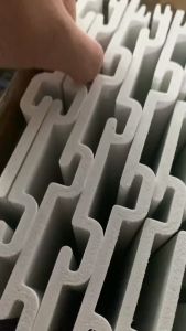 Tấm rãnh nhựa PVC Slatwall dùng cài móc treo phụ kiện móc treo quần áo - Phát Đạt Gia