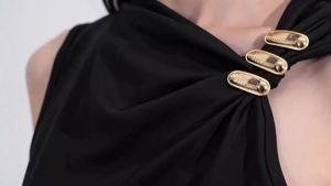 Womens Summer Casual Fashion Metal Decoration Waist Pleated Slim Fit Vest Black Sleeveless Top Cropped Top