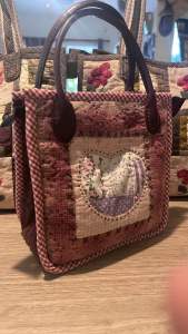 Hand red heart quilt กระเป๋าถือมินิควิลท์รูปหัวใจโทนแดง สายหนัง ถือสะพายเหมาะมือน่ารัก