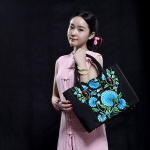 Embroidered Canvas Crossbody Bag Handbag Single Shoulder Bag for Women Ethnic Style Floral Pattern Zipper Closure Large Size