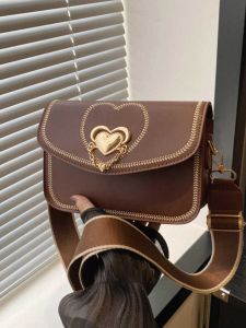Fashionable Versatile Heart Shaped Small Square Bag 2024 New Style Single Shoulder Crossbody Bag with Wide Strap for Youth