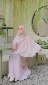 Hijabwanitacantik - Segiempat Zalya Scarf Series | Hijab Icy Voal | Hijab dengan Lasercut