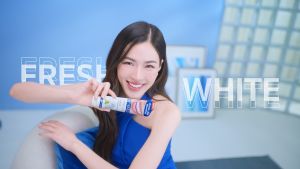 [แพ็ค 4] SPARKLE ยาสีฟัน Fresh White ขนาด 160g. ลมหายใจหอม สดชื่น