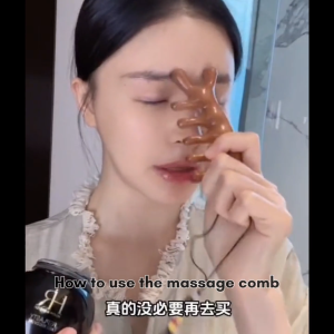 mixshop Sandalwood Comb Head Massage Meridian Massage Comb Skin Massage Facial massage comb.