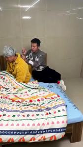 ที่รองสระผม บริเวณหน้า อ่างสระผม พากเหรียญ PVC เป็นเชื่อมต่อที่รองสระผม สำหรับผู้ป่วย ประเภทกลุ่ม หญิง ความสูงมากน้อย 30-40 ชนิด