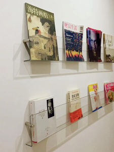 Acrylic Wall-Mounted Transparent Bookshelf Picture Book Rack Kids Magazine Rack Wall Decoration Punch-Free Storage Display Rack