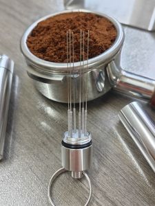 กดกาแฟสแตนเลสพร้อมถังเก็บสําหรับเครื่องชงกาแฟเอสเปรสโซสไตล์ย้อนยุคอิสระยิงจริง