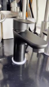 Vòi rửa mặt nóng lạnh lavabo sơn tĩnh điện