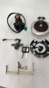 ชุดกุญแจเซอร์ปิโก้ อย่างดี ครบชุดทั้งคัน มีทั้งฝาเรียบและฝานูน ดอกเดียวใขด้วยกันทุกจุด สวิตต์คออย่างดีใช้ยาวๆ ฝาถังสีเหมือนแท้