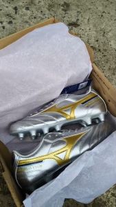 รองเท้าฟุตบอล MIZUNO รุ่น MORELIA II CLUB สี Galaxy Silver/Gold/Gold รหัส P1GA251604