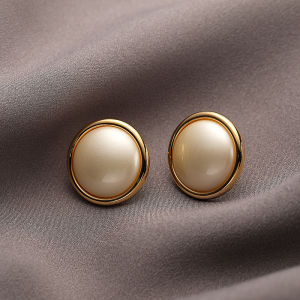 French Style Pearl Earrings Womens Silver Needle Metal Frame round Shape Fashionable Jewelry Simple Love Acc Private Label