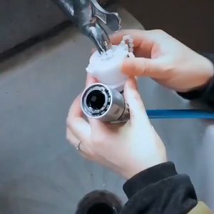 ฝักบัวอาบเป็นอาชีพกใช้งานสะอาดและประหยัดน้ำ ให้กับการนวดตัวและช่วยเหมาะสำหรับใกล้เทียบกันลื่น