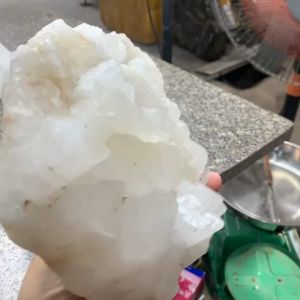 1 viên đá thạch anh trắng tự nhiên dùng làm trang trí decor thanh tẩy ( đá thật chuẩn việt )K80 2000g