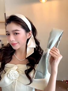 PS.promptsong [พร้อมส่งในไทย] ที่คาดผมแฟชั่นเกาหลีซาตินห้อยประดับผ้าริบบิ้นข้าง มีทั้งหมด 5 สี ขนาด6x35 cm. ห้อยผ้าซาตินคาดหรูหรา คาดไม่เจ็บหัว หลากหลายสี ไม่กินเส้นผม สีไม่ซีด ผ้าไม่ร้อน
