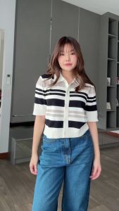 Pimnatta Abby Top Cardigan – เสื้อไหมพรมถักงานละเอียด คอปก ลายทาง ใส่สบาย ใส่ง่าย ใส่ถ่ายรูปสวยทุกมุม สไตล์มินิมอล (สีดำพร้อมส่ง)
