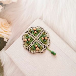 Handmade Embroidered Lucky Grass Leaf Flower Decorative Patch Hole Clothing Accessories Beads Diamond Studded Fabric Patch