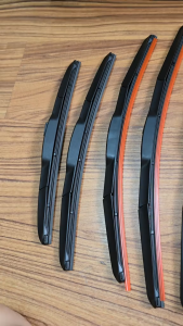 AM-97 Wiper Mobil Kualitas Bagus Model Hybrid Terbukti Bersih Kaca Depan Jernih Saat Hujan