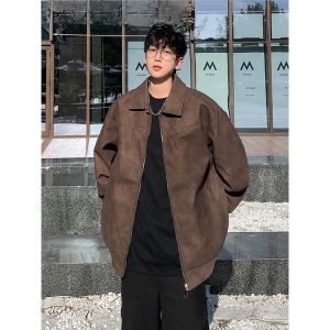 แจ็คเก็ตหนัง PU สีน้ำตาลสำหรับผู้ชาย ทรงหลวมสบาย ๆ ฤดูใบไม้ร่วง แจ็คเก็ตหนังมอเตอร์ไซค์ที่เข้ากันได้หลากหลาย