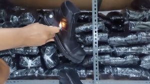 Sepatu Boots Safety Pria Kickers Kin kulit Ujung Besi Resleting Terbaru 2022 Sepatu Kerja Kantor Formal kerja proyek lapangan hikking gunnung pdl tracking Boot Bot Septi Pria Murah Terlaris - bisa bayar di tempat