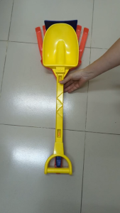 Bộ xẻng cào xúc đất bằng nhựa lớn 65cm Kids Stuff Canada sx tại Mexico. kidstuff-7