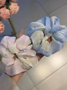ยางรัดผมขนาดใหญ่ ไล่โทนสีน่ารักๆ มีทั้งหมด 2 สี ชมพู/ฟ้า ผสมสีขาว ความยืดหยุ่นสูง ไม่ขาดหลุดง่าย เครื่องประดับผมแฟชั่นเหมาะสำหรับผู้หญิง