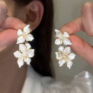Elegant Vintage Floral Earrings Exquisite Small Audience Three-dimensional Petal S925 Silver Needle Ear Studs Fashion Jewelry