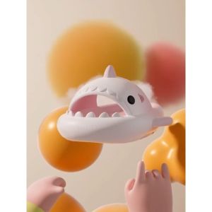 LHMoonlight จัดเลย รองเท้าแตะพื้นนิ่ม ป้องกันการลื่น พิมพ์ลายการ์ตูนปลาฉลาม น้ำหนักเบา เหมาะกับใส่ในบ้าน และกลางแจ้งเลย