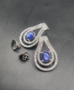 J155ต่างหูนิหร่าดิบสตาร์พม่า (ไพลิน) ตัวเรือนเงินแท้ เพชร CZ