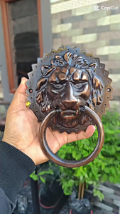 Tarikan Pintu Rumah Motif Kepala Singa Kuningan Antik