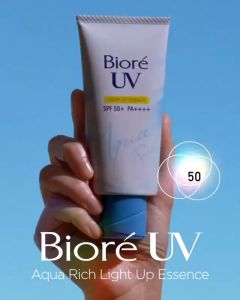Japanese Original UV Sunblock Cream Refreshing sunscreen anti UV 70ML UV Aqua Rich Light Up Essence SPF50 + / PA ++++ Hyaluronic acid essence moisturizes without greasy Stay Hydrated under the Sun