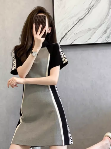 Thời Trang Nữ Mùa Hè 2024 Phong Cách Mới Giảm Béo Đầm Dệt Kim Cao Cấp Sang Trọng Màu Sắc Tương Phản Váy Chữ A Một Mảnh