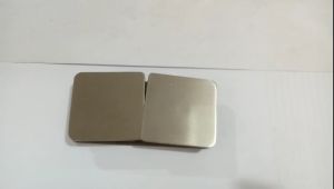 Jepit Kaca Plat Kotak 180 Derajat HL: Aksesori Kaca Mobil Berkualitas