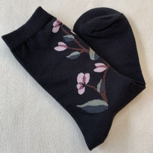 ถุงเท้าผู้หญิงสีดำลายดอกไม้สไตล์อิทธิพล ถุงเท้าสั้นกลางน่องหรูหรา ถุงเท้าผ้าฝ้ายผสมสำหรับฤดูใบไม้ร่วง 2025