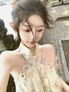 New Chinese Style Design Sensation Shoulder Bared Vest Womens Spring Summer Hanging Neck Small Shirt Floral Embroidery Slim Fit