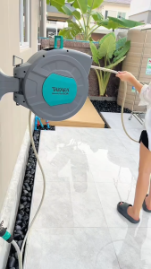 TAKARA โรลสายยางรดน้ำต้นไม้ สายยางยาว 20 เมตร ขนาด 1/2 นิ้ว ดึงกลับอัตโนมัติ รุ่น DGT1150-S