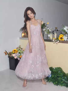 ชุดราตรียาวสายเดี่ยวสีชมพูระยิบระยับหรูหราสำหรับผู้หญิง ชุดราตรียาวเอวสูง แขนกุด ชุดราตรียาวเอวสูง ชุดราตรียาวเอวสูง