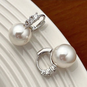 Fashionable S925 Silver Pearl Earrings Luxury Sensation Christmas Theme Fashion Jewelry Pearl Stud Earrings for Women