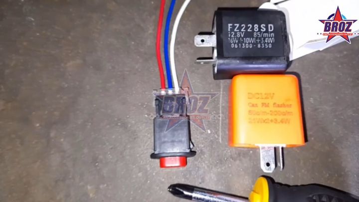 thumbnail image 2 of Universal 2-Pin 12V 21W LED Arrow Flash Relay For Motorcycles – Adjustable 2 of 3