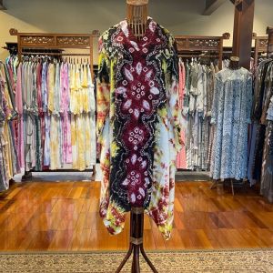Khalisa Tunik Viscos by Dian Pelangi LIMITED EDITION Blouse Baju Atasan Blus Outfit Casual Formal Kerja Kantor Pesta Kondangan Wanita Cantik Anggun Modis Simple Elegan Mewah Model Korea Terbaru Motif Abstrak Jumputan Sasirangan Kekinian