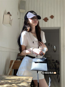 Áo Thun Nữ Tay Ngắn Màu Trắng Ôm Vừa Vặn Mùa Đông 2025 Phong Cách Mới Thời Trang Thường Ngày Áo Lót Ngắn