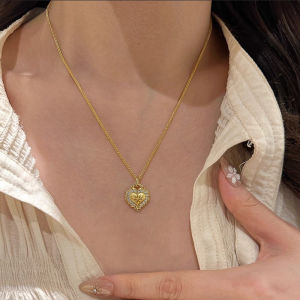 Vintage Gold Plated Love Heart Pendant Necklace Womens Elegant Diamond Shiny Fashion Jewelry Classic Style Non-Multi-layer