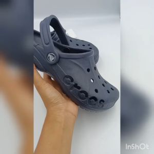 รองเท้าแตะ Crocs Classic Clog รองเท้าลำลองแฟชั่น สบายพื้นนุ่ม ใส่ได้ทั้งผู้หญิงและผู้ชาย