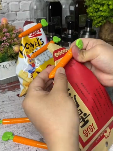 5pcs Food Snack Sealing Clip Seal Food Storage Clips Holder Box Magnetic Moisture Proof Carrot Cactus Shape makanan snek pengedap klip meterai makanan penyimpanan klip pemegang kotak magnet kelembapan bukti lobak merah bentuk kaktus 食物封口夹冰箱贴