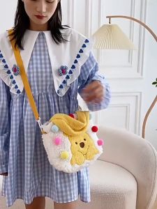 Túi đeo chéo có quai xách GẤU POOH ĐÍNH HẠT BÔNG màu sắc phong cách dễ thương