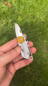 T18 มีดสแตนเลสพับได้อเนกประสงค์เปิดขวดเครื่องมือ EDC สำหรับออกค่ายพักแรมนอกบ้าน D2