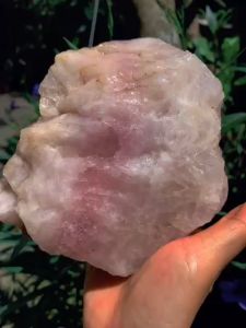 Đá Thạch Anh Hồng Rose Quartz tự nhiên thiên nhiên năng lượng Grille thiền định vũ trụ mã 485