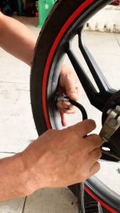 Đầu vòi bơm ô tô xe máy Kiêm đồng hồ đo áp suất lốp - Hàng xịn nhập khẩu